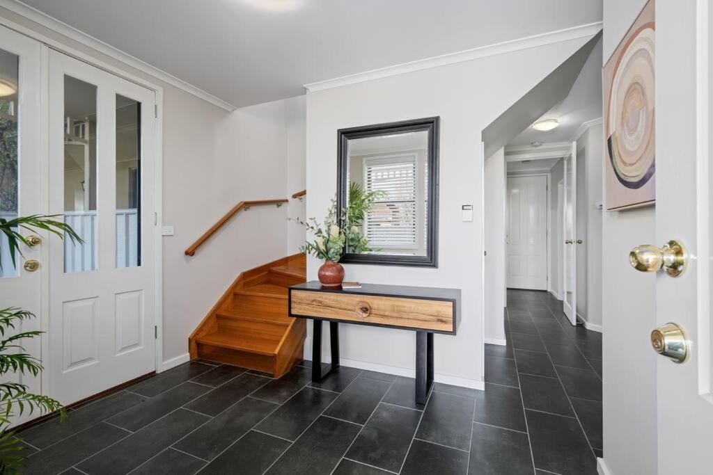 Apartment Spacious, 2bed 2bath, Newly Renovated Gem! Albury