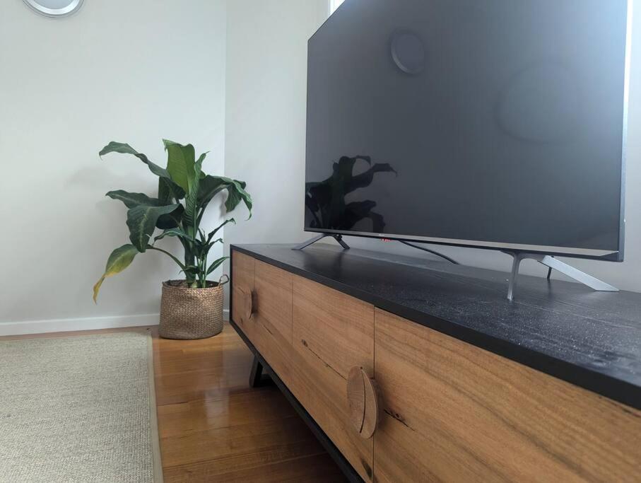 Spacious, 2bed 2bath, Newly Renovated Gem! Apartment