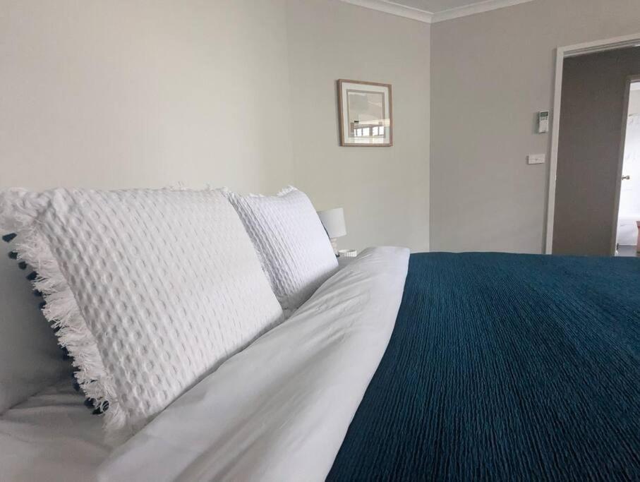 Spacious, 2bed 2bath, Newly Renovated Gem! Apartment *
