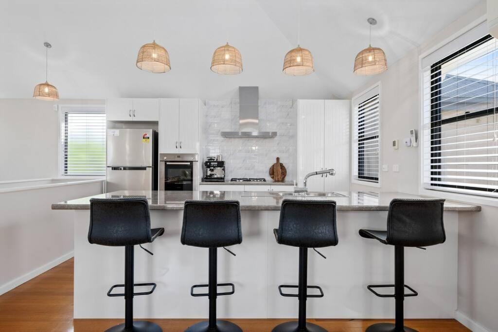 Spacious, 2bed 2bath, Newly Renovated Gem! Apartment Albury