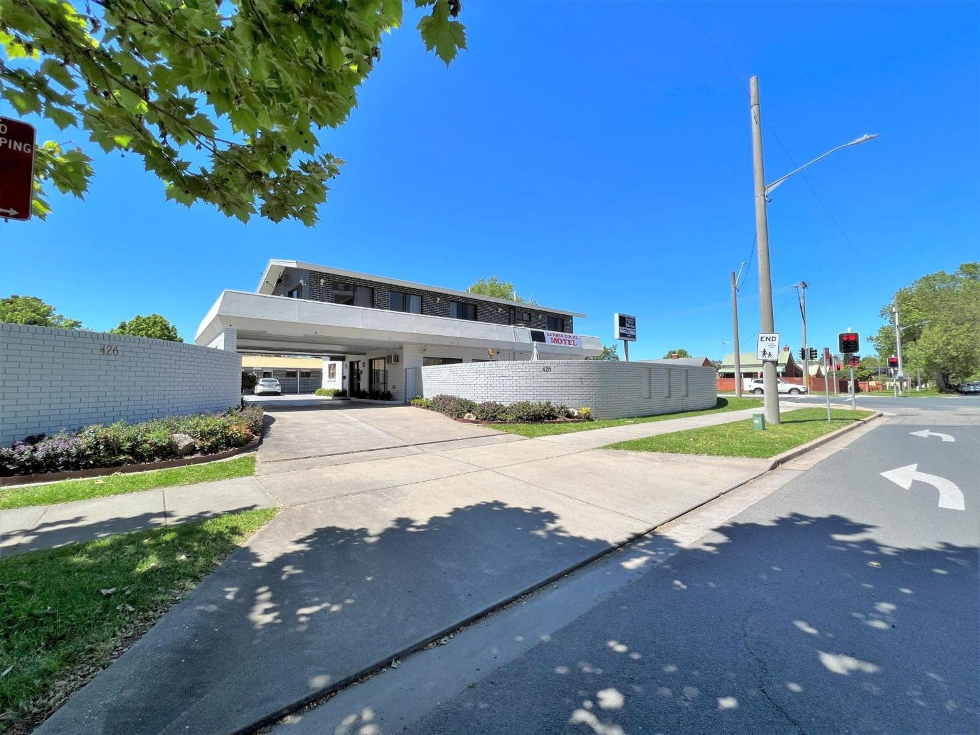 Garden Court Motel 3*