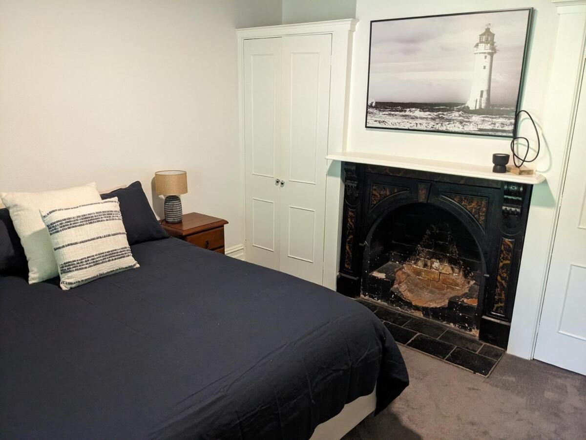 Heritage Chic In Holiday home Albury