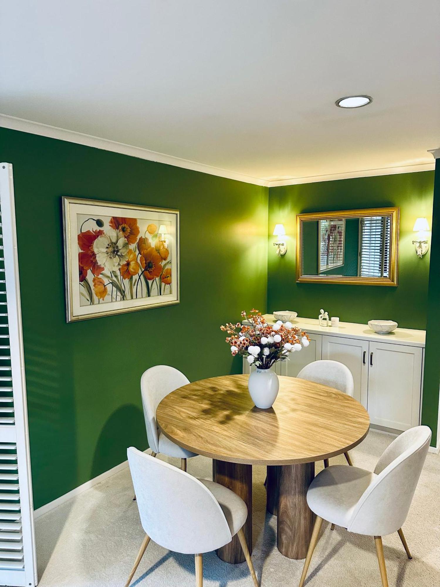 Apartment Centrally Located Stylish Villa On The Hill
