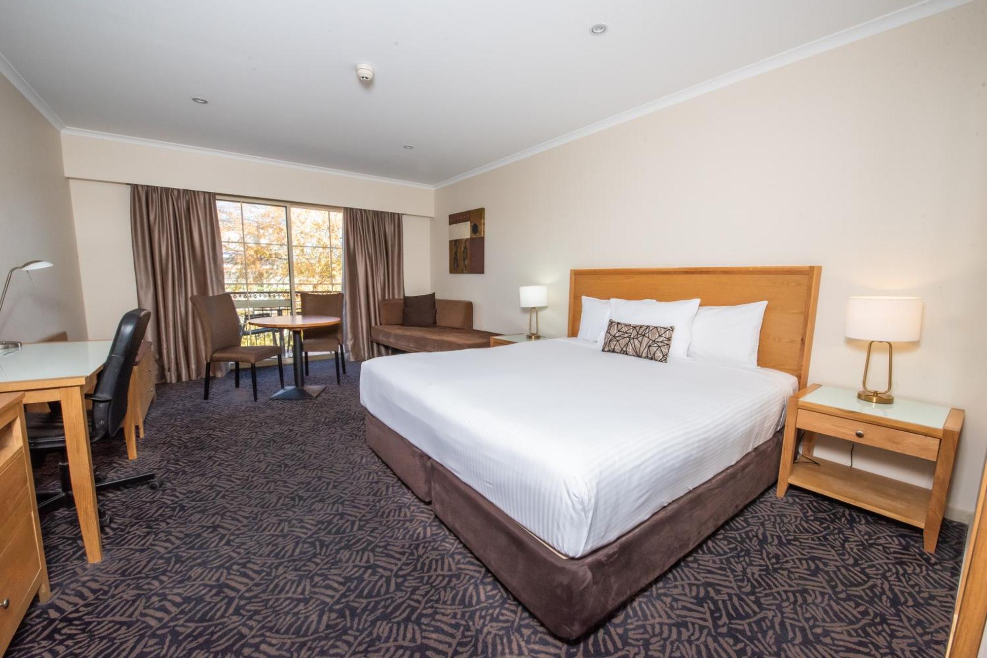 Western Hovell Tree 4*