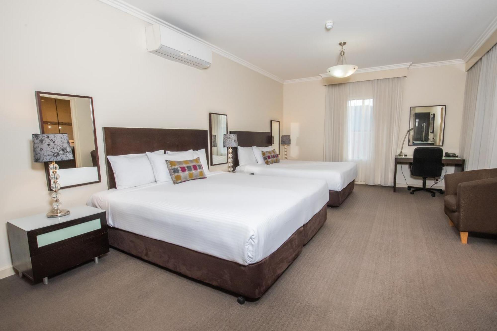 Western Hovell Tree 4* Albury