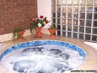Garden Court Motel 3*