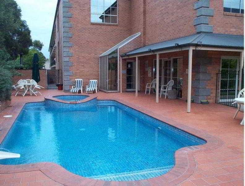 Western Hovell Tree 4*