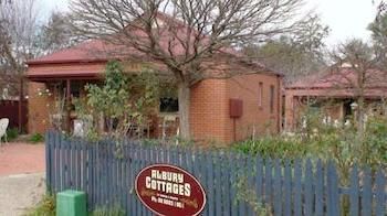 Albury Cottages * Albury