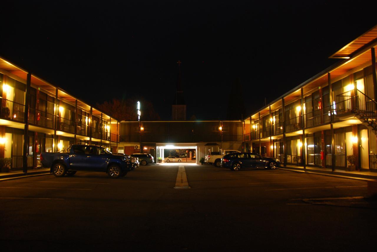 Hotel Commodore Motor Inn 3*