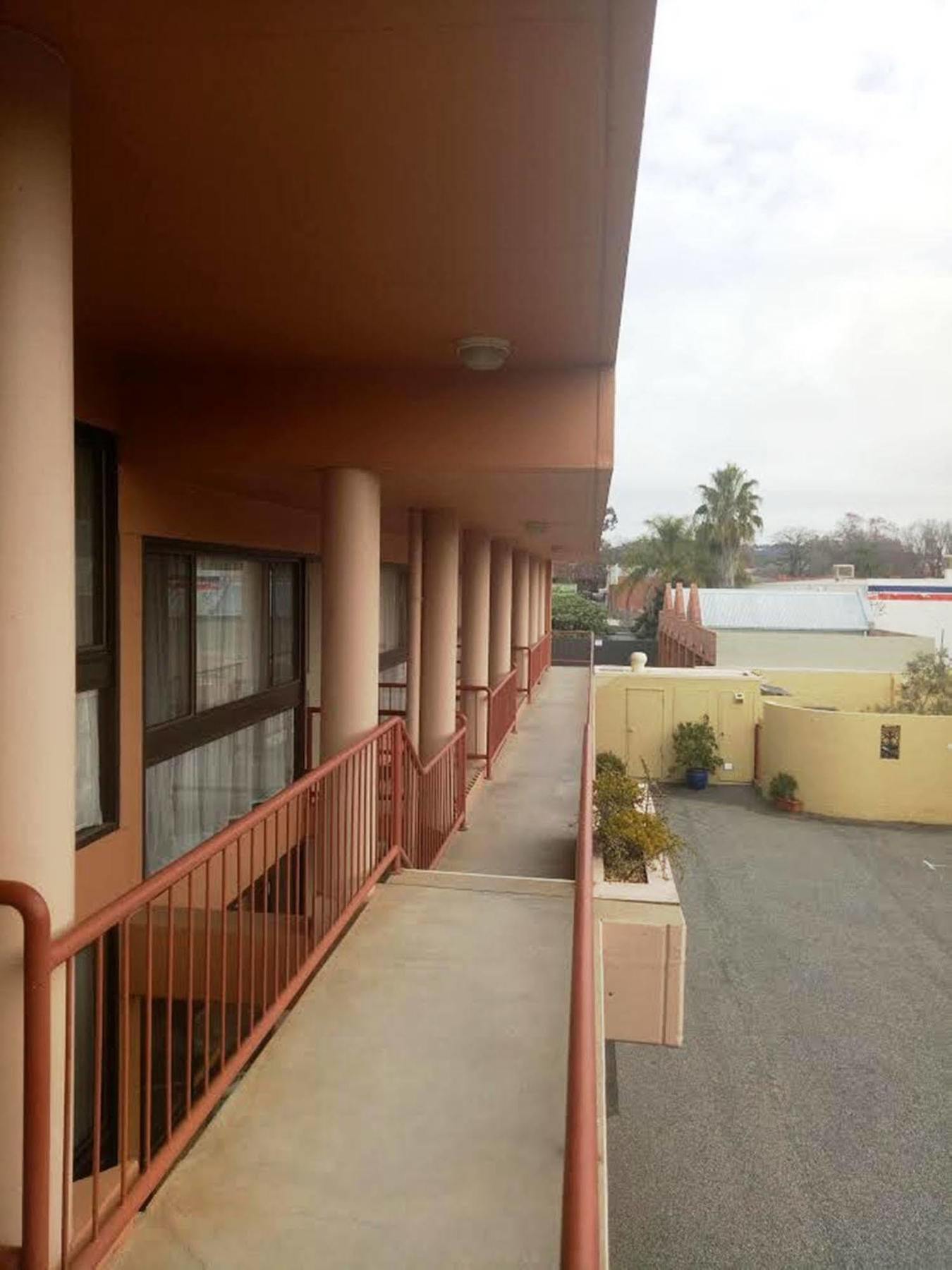 Winsor Park Motor Motel 3*