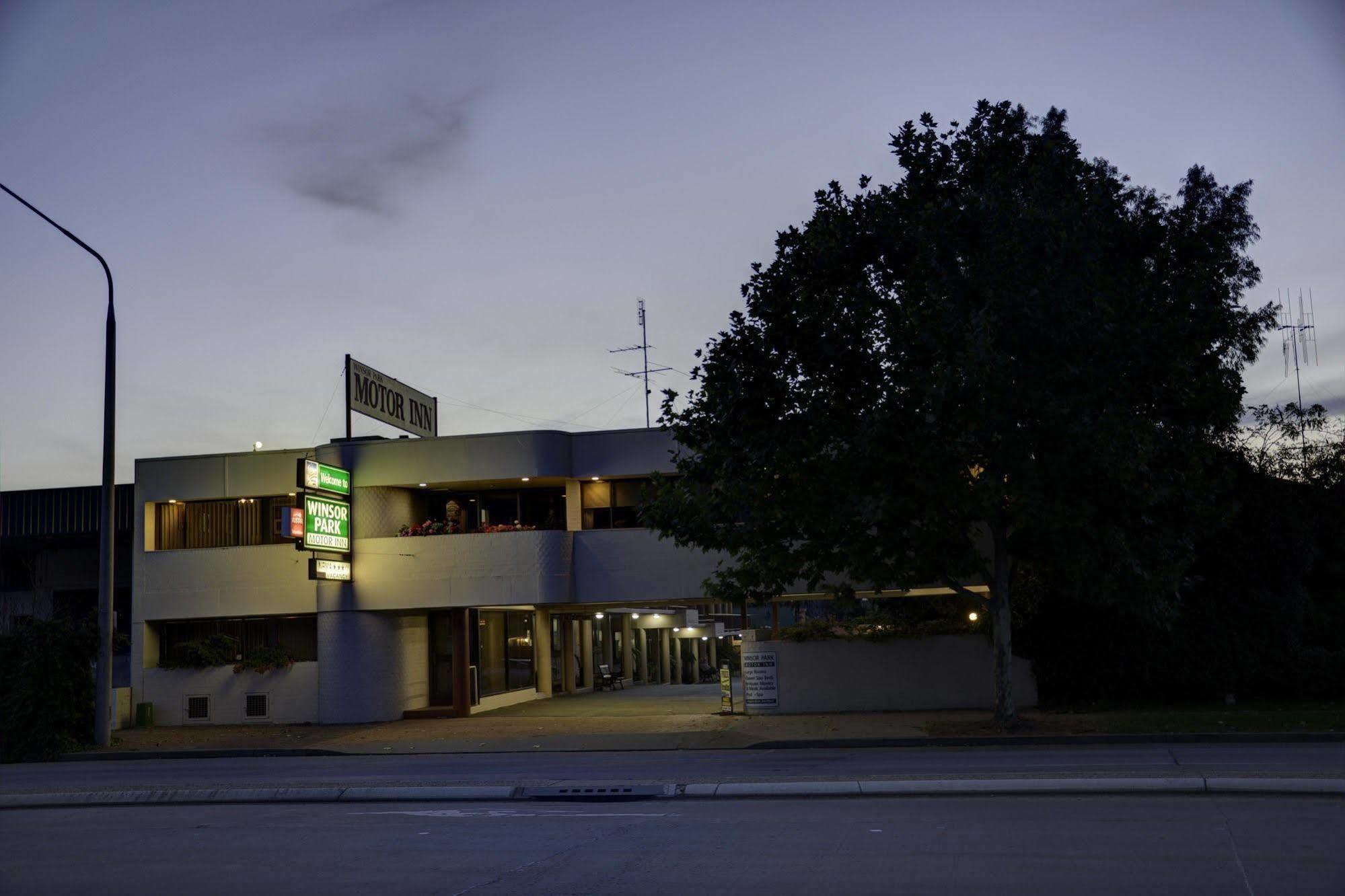 Winsor Park Motor Motel 3*