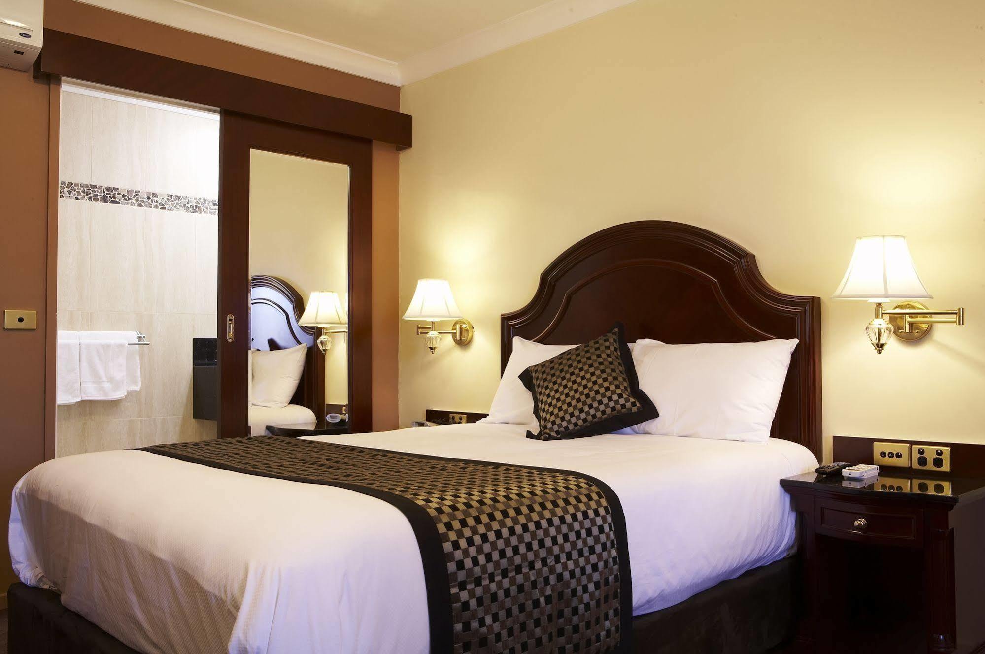 Georgian & 4* Albury