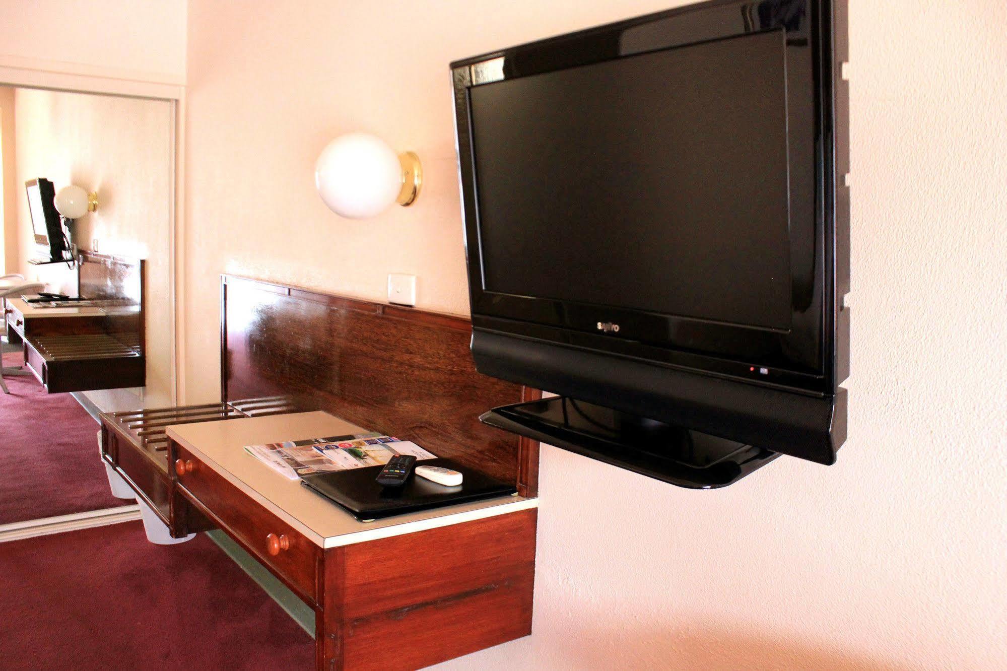 Hotel Commodore Motor Inn 3*