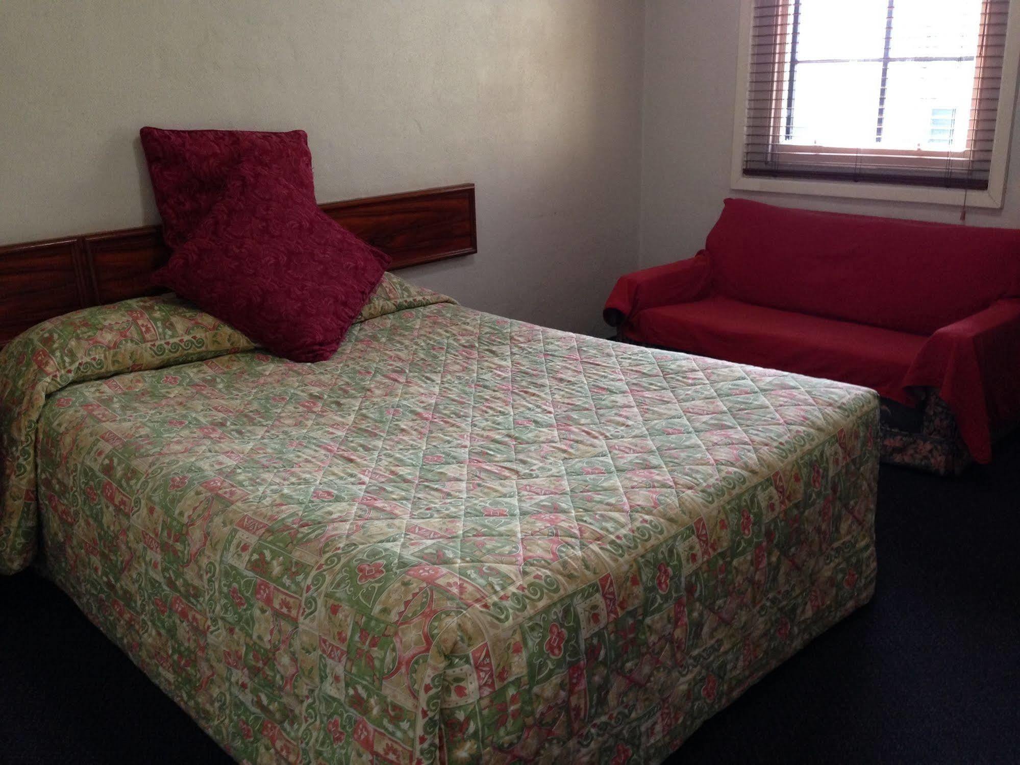 Seaton Arms Motor 3*