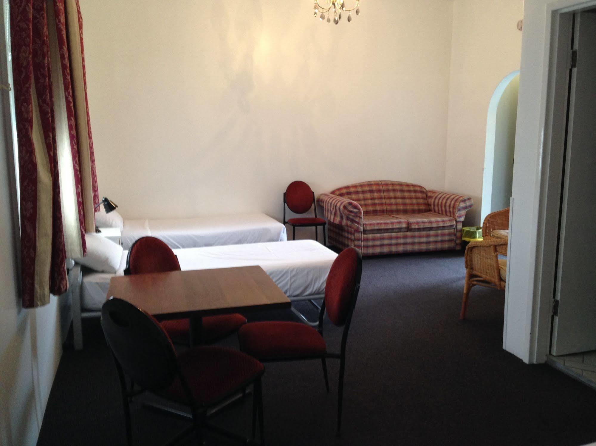 Seaton Arms Motor 3*