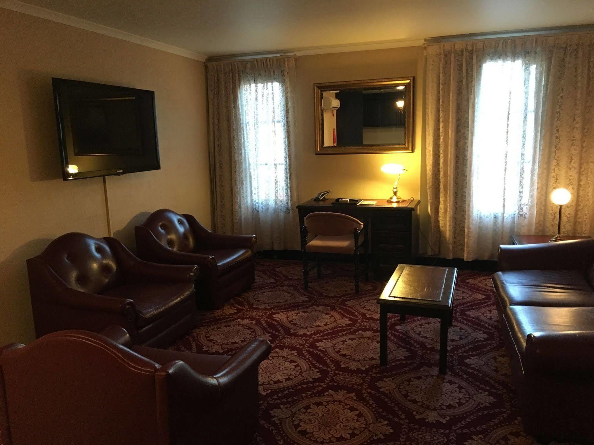 Hotel Manor House