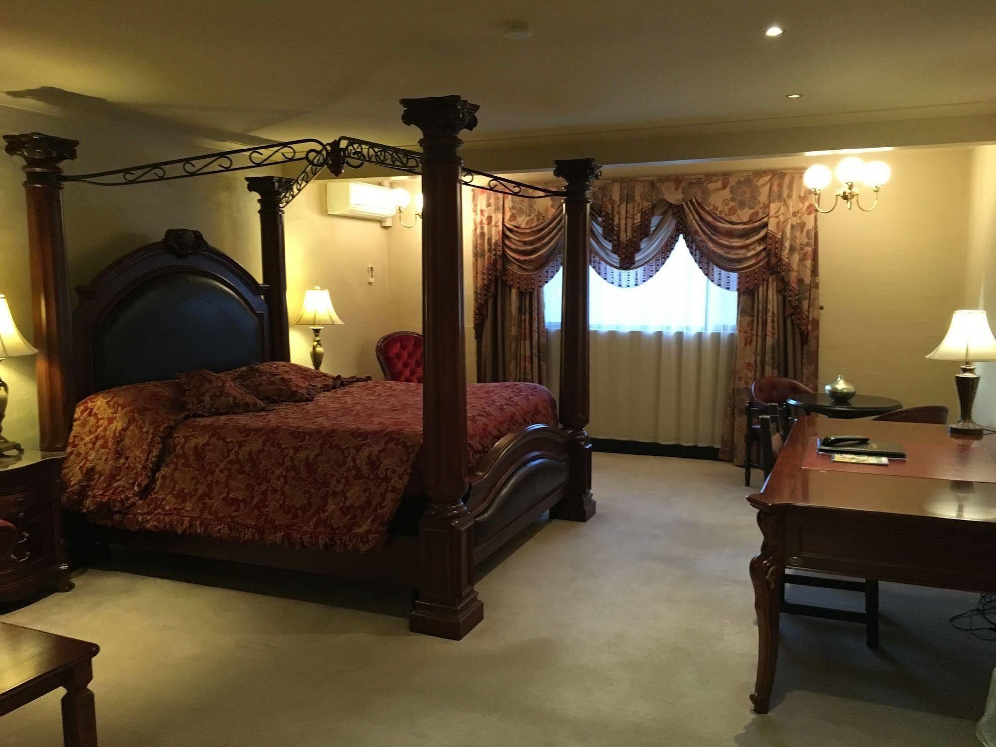 Manor House 4*