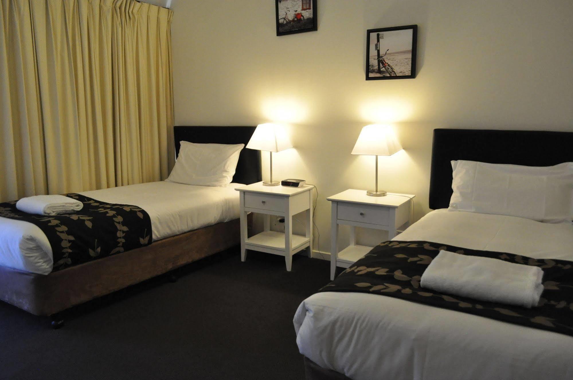 Burvale Motor Motel 3*