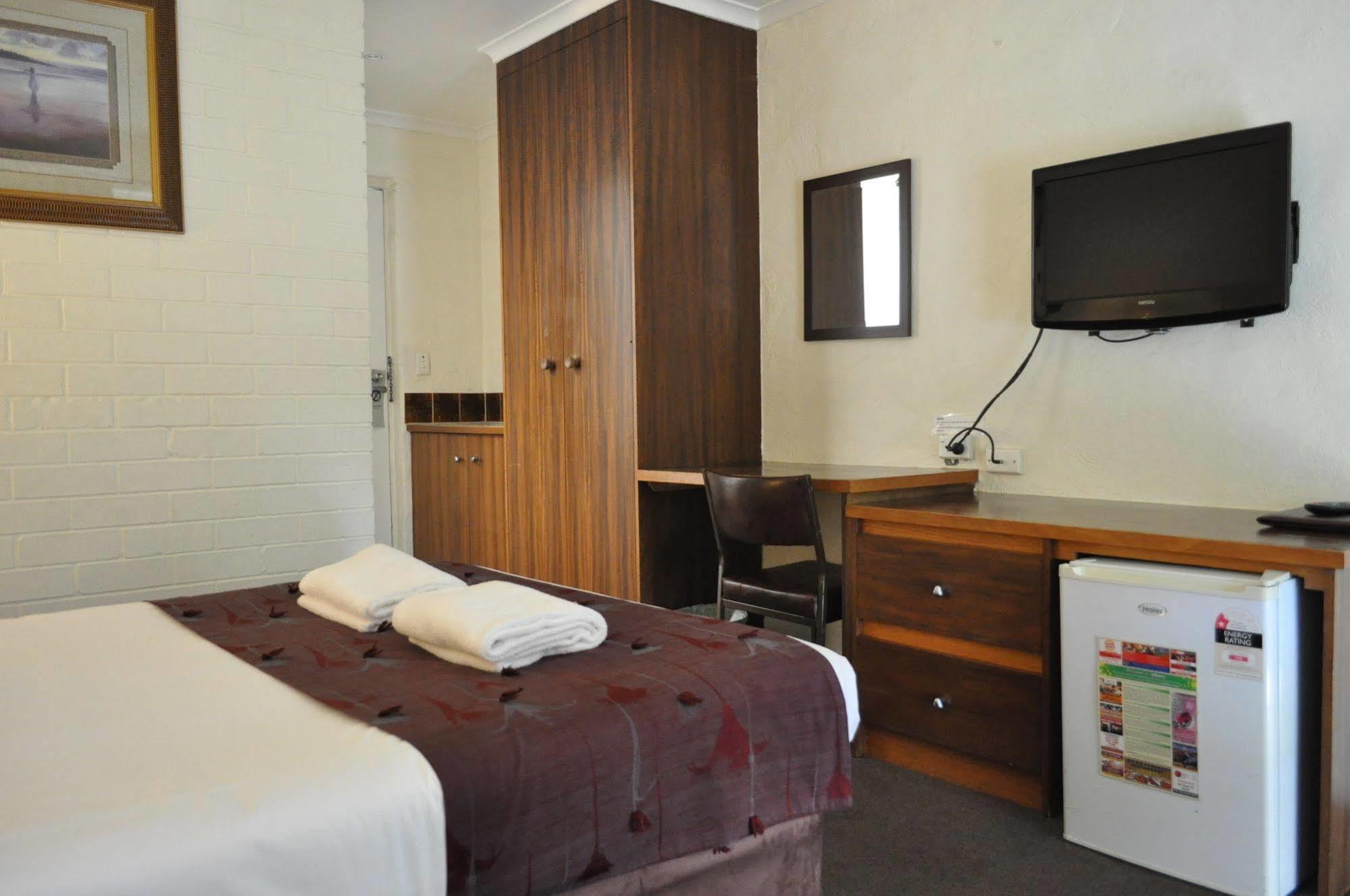 Burvale Motor 3* Albury