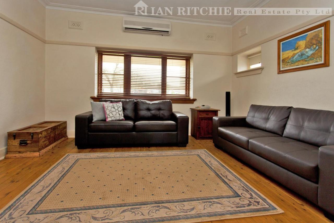 Red Brick Beauty - Holiday home Albury