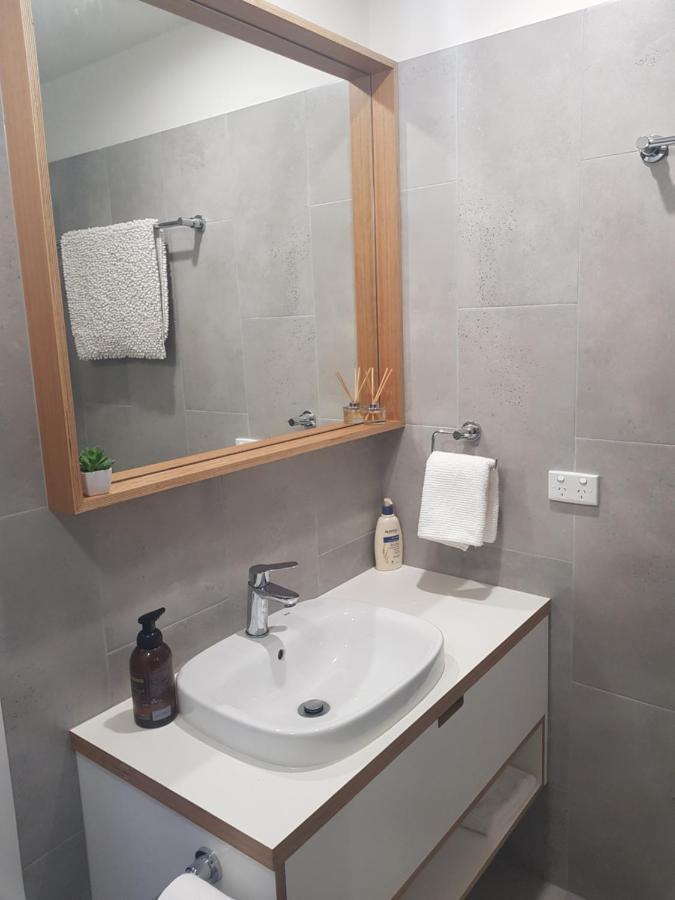 Modern, Private And Close To Town. Homestay *