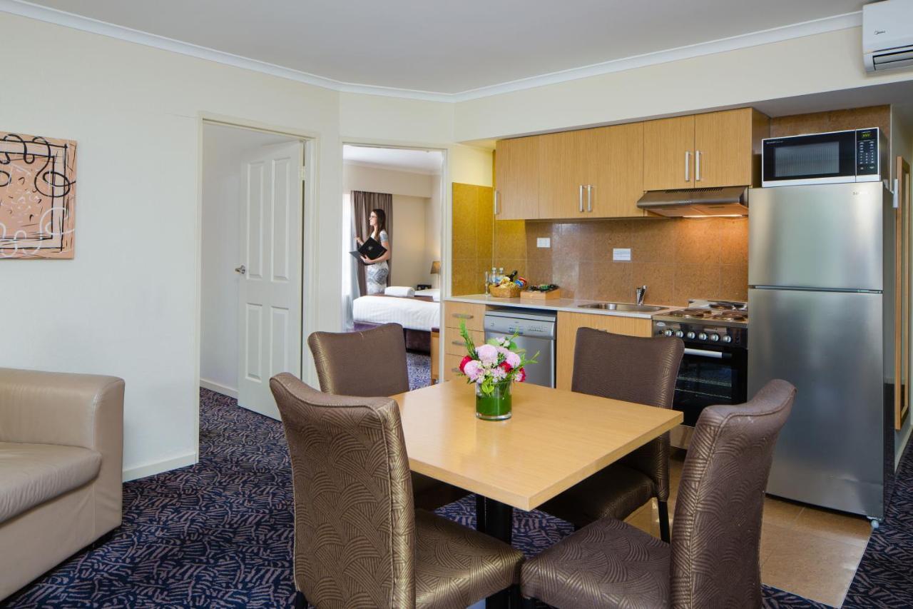 Western Hovell Tree Motel