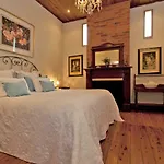 Rose Cottage - Historic Luxury