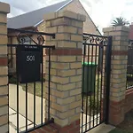 Modern, Private And Close To Town.