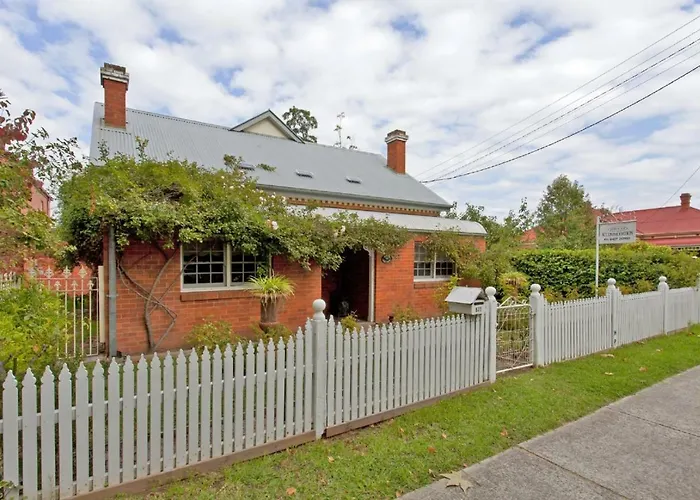 Rose Cottage - Historic Luxury