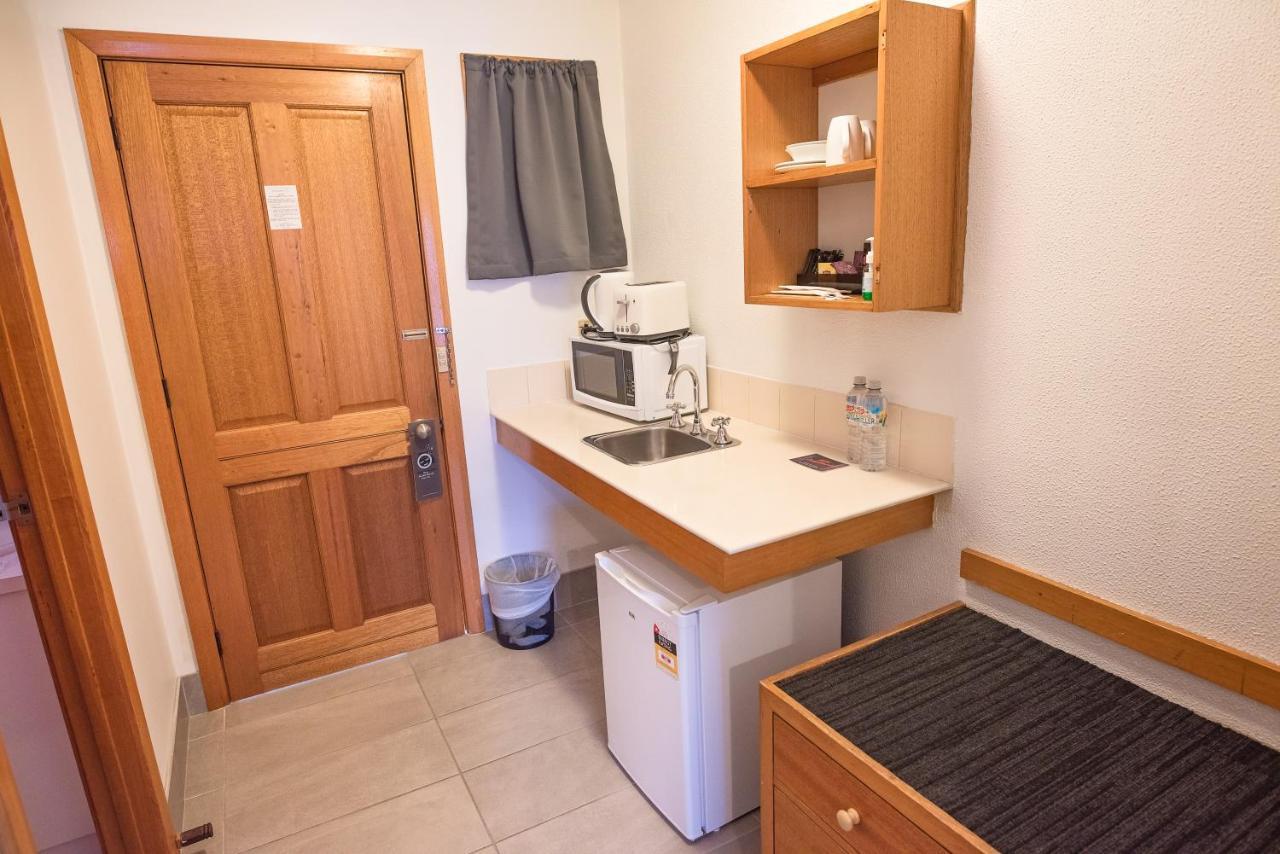 Elm Court 3* Albury