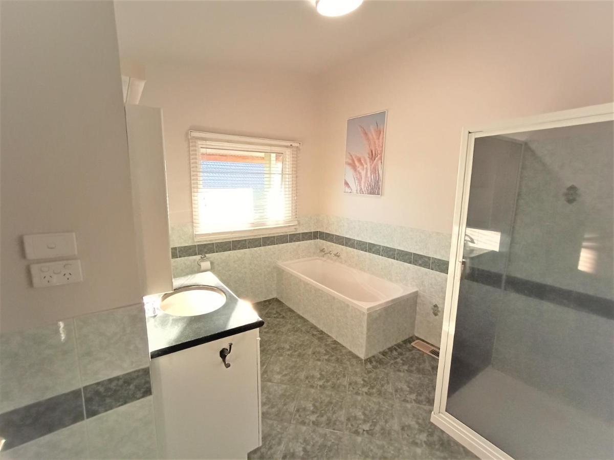 Treetops Escape Holiday home Albury