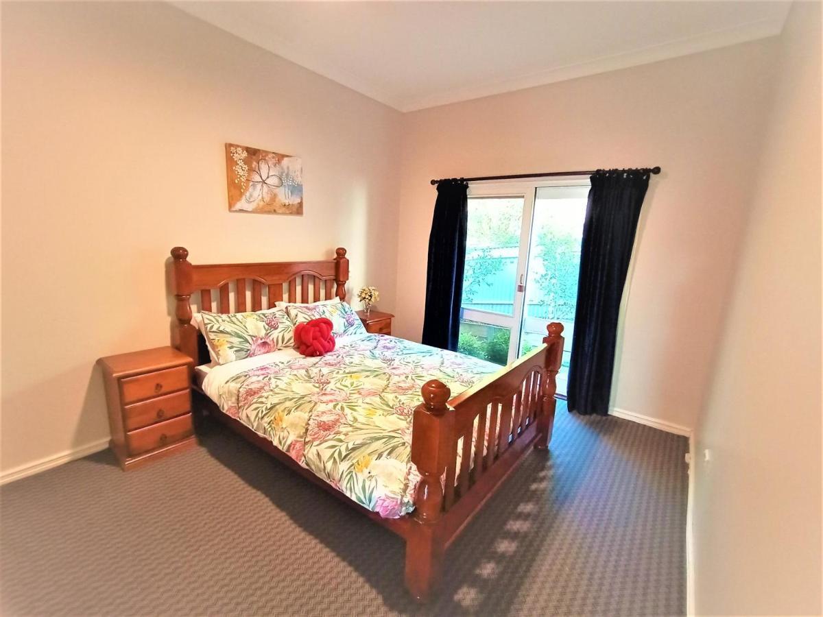 Treetops Escape Holiday home Albury