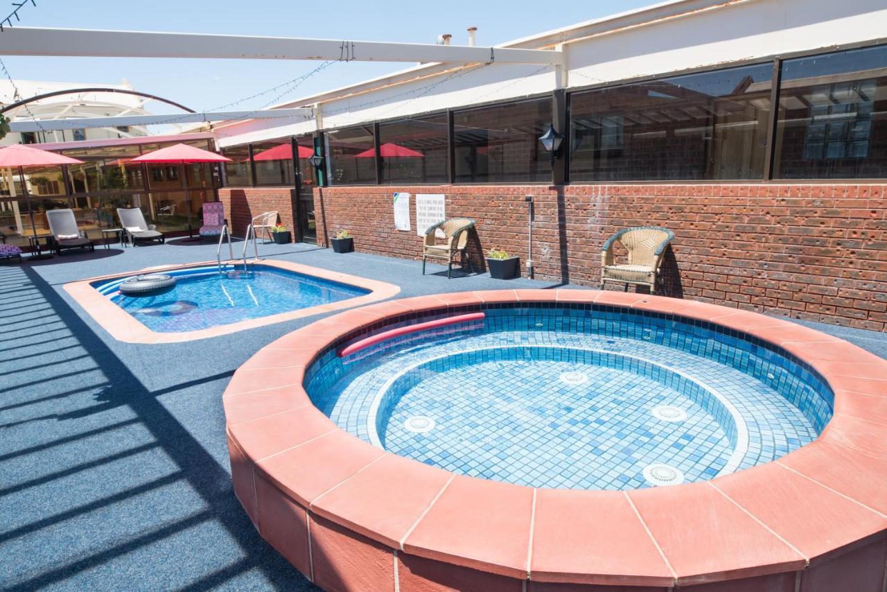 Motel Elm Court 3*