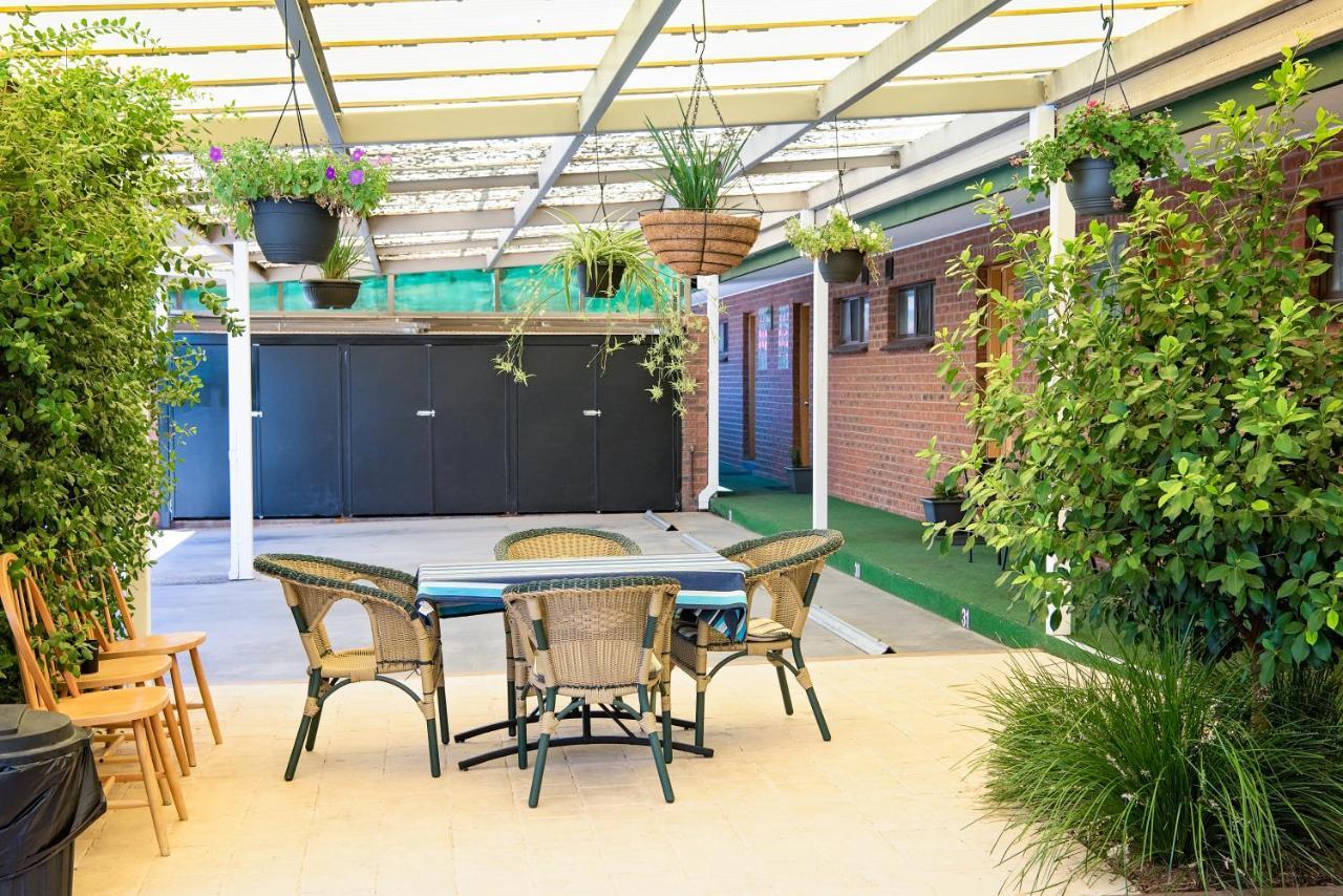 Motel Elm Court 3*
