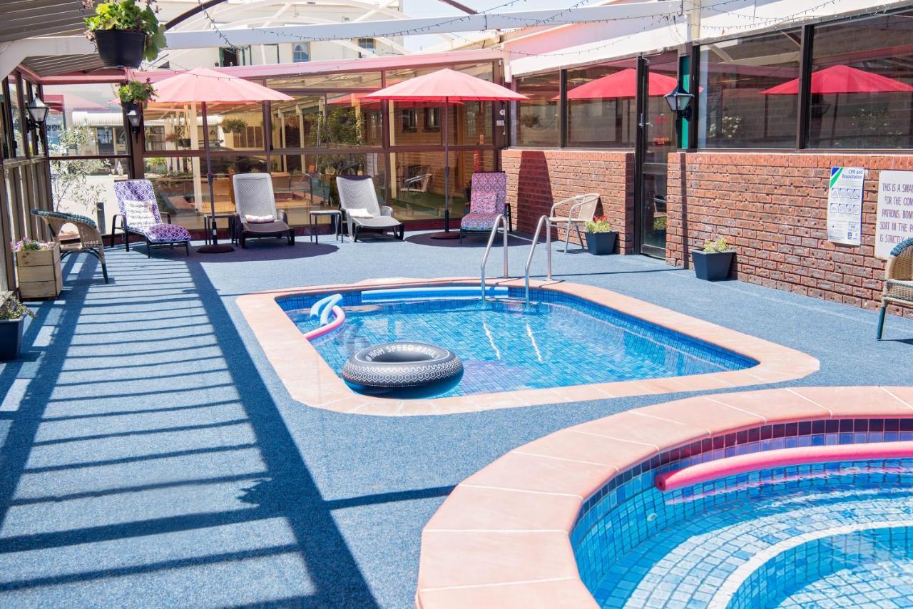 Motel Elm Court 3*