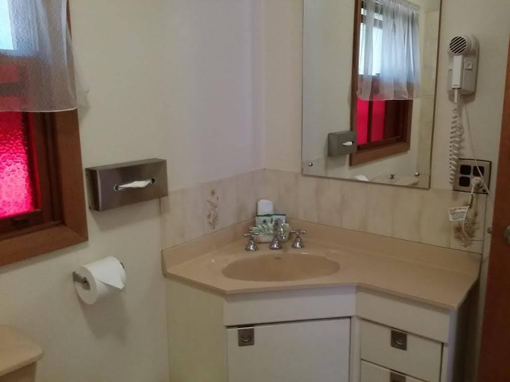 Elm Court 3*
