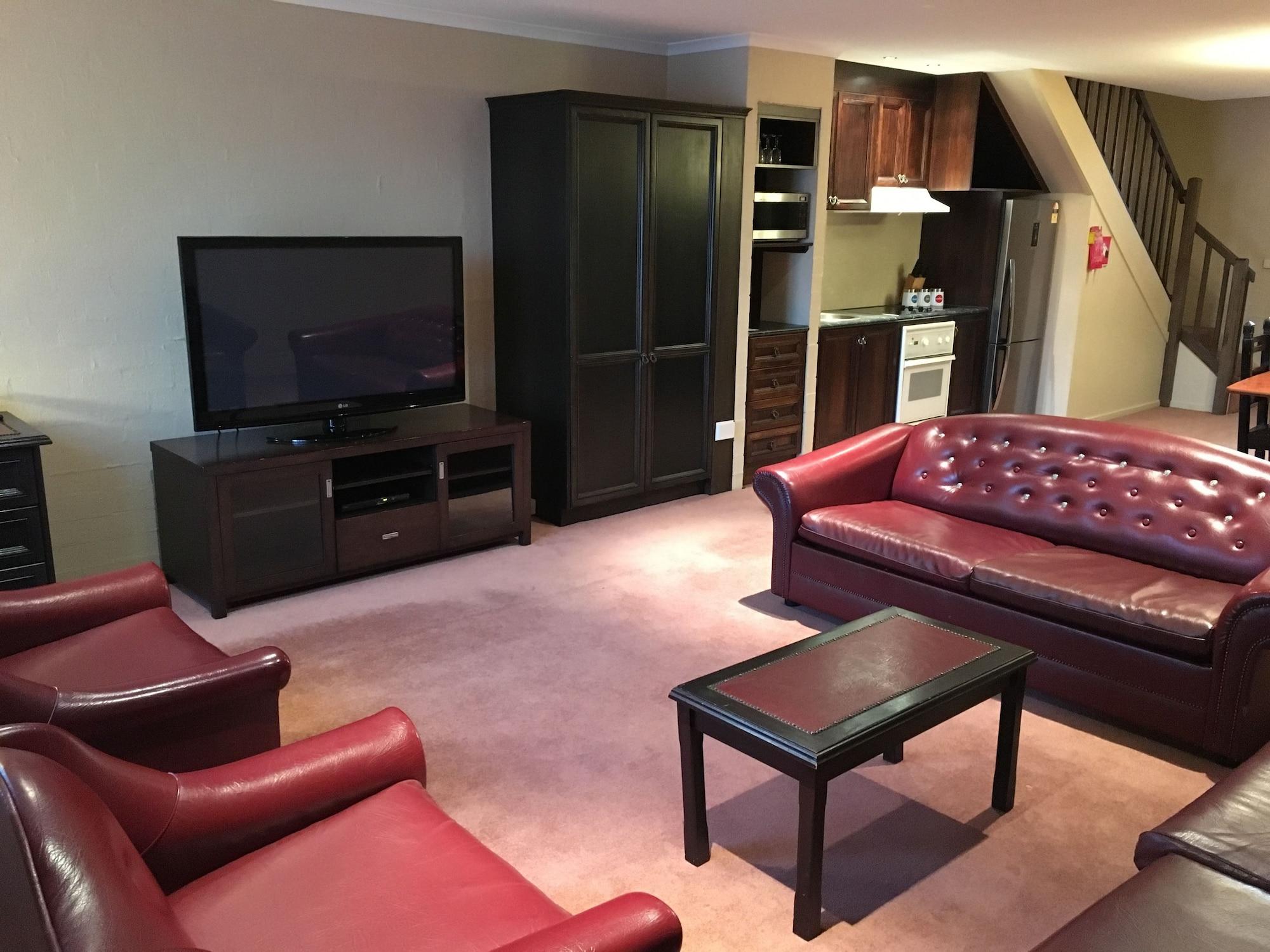 Manor House 4* Albury