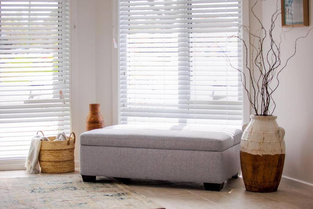 Apartment Classic Chic On Olive Albury
