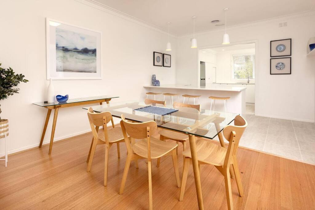 Apartment Classic Chic On Olive Albury