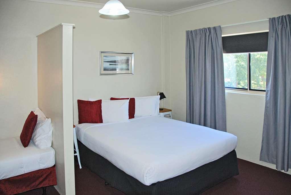 Commodore Motor Inn Hotel