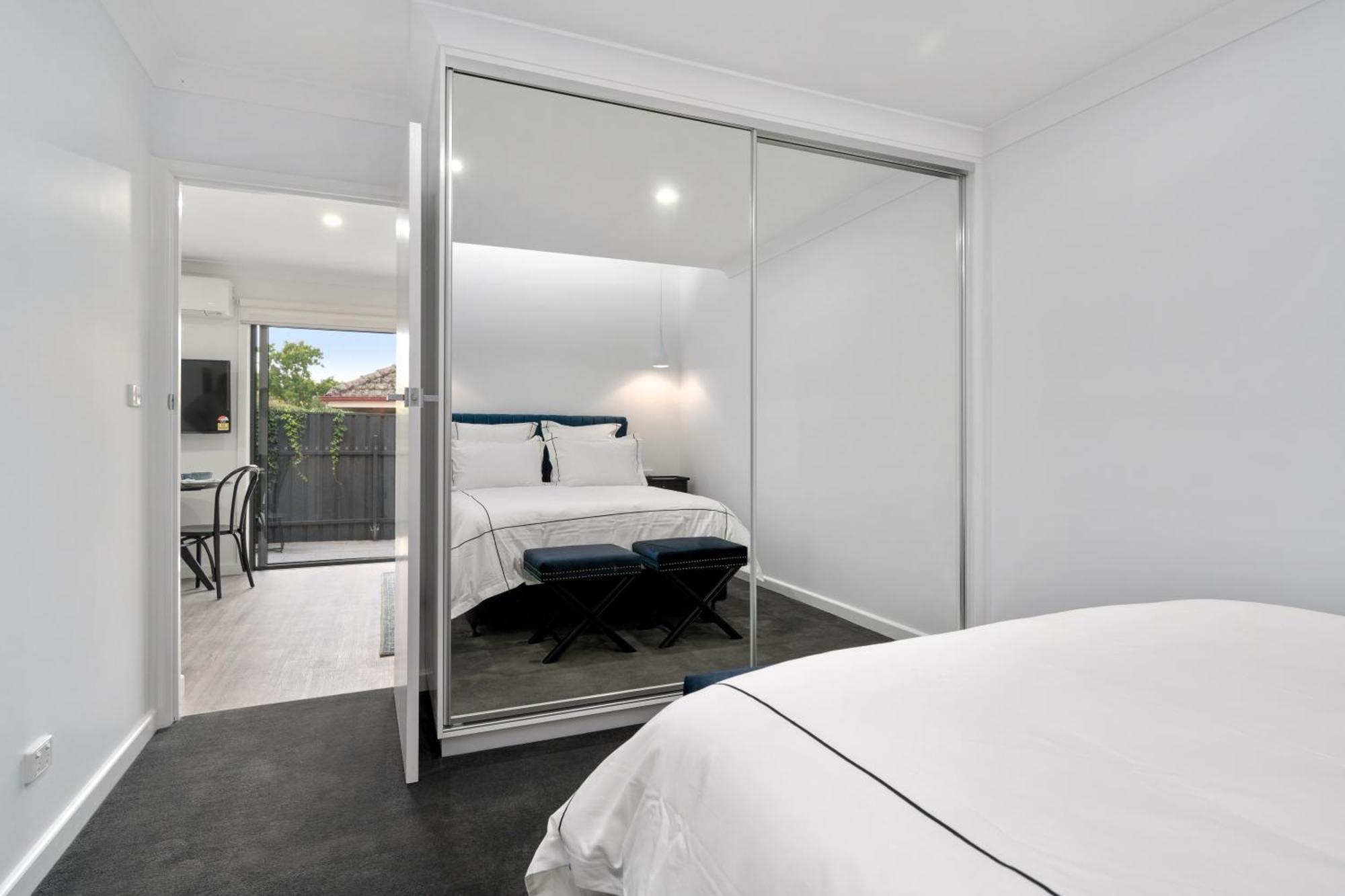 Elegant Escape On Thompson Albury