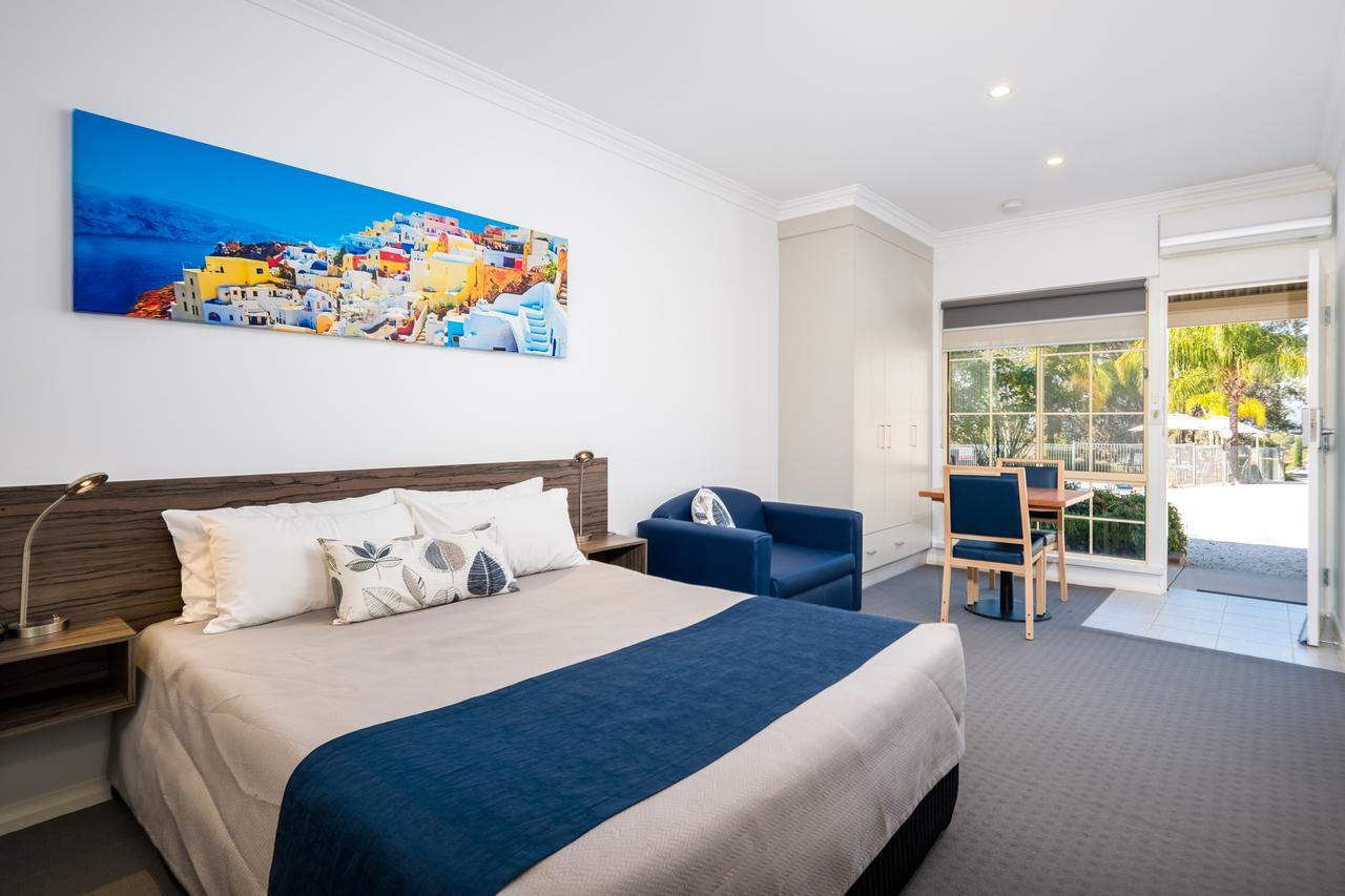 Commercial Golf Motel