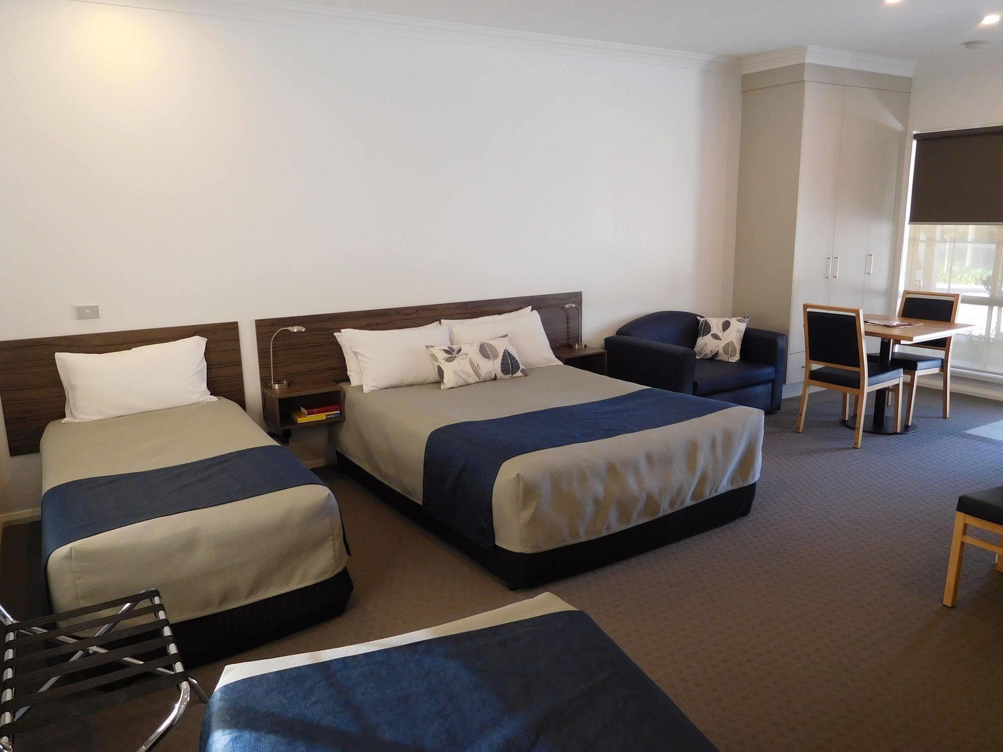 Commercial Golf Motel 4*