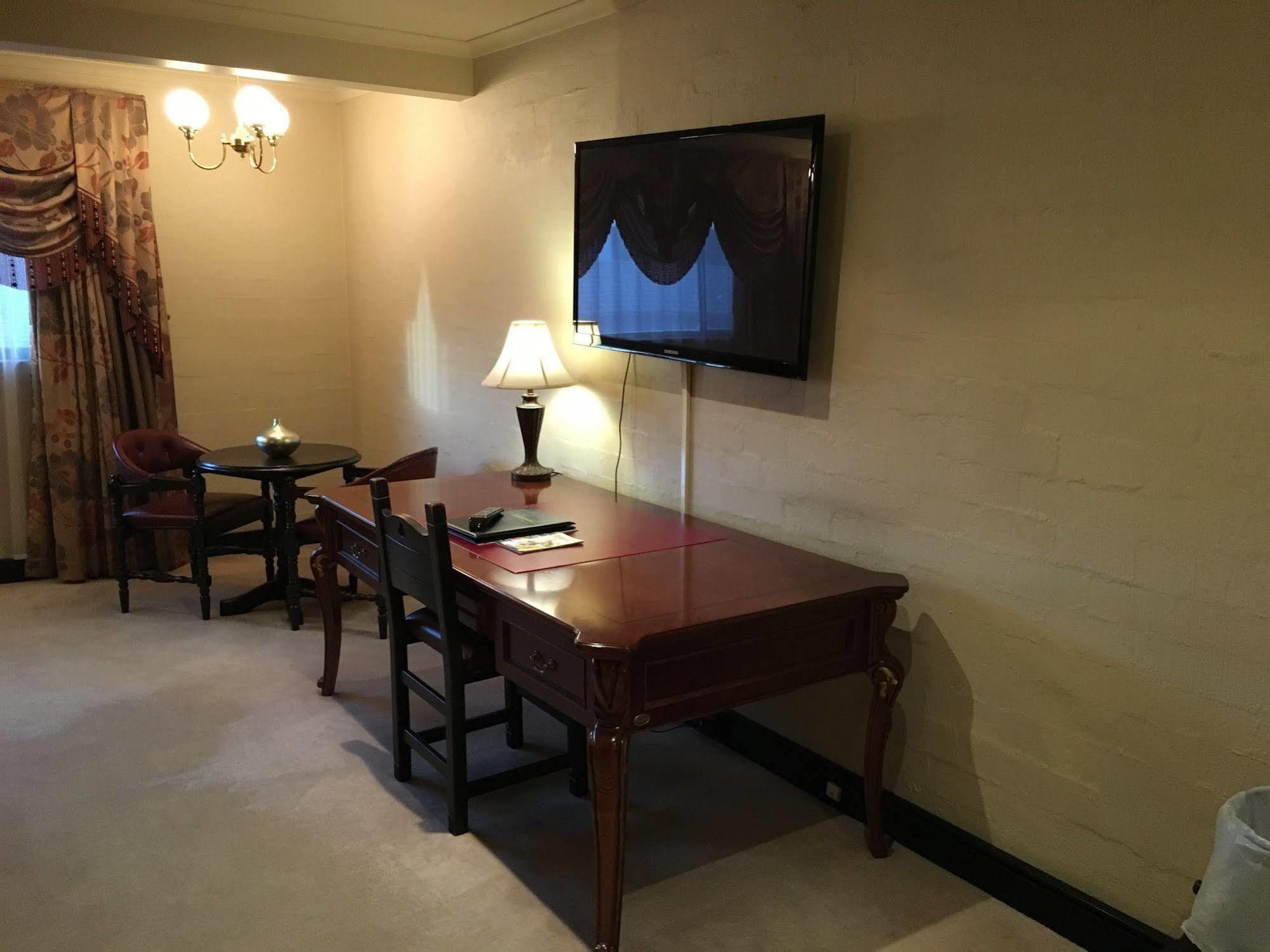 Manor House Hotel 4*