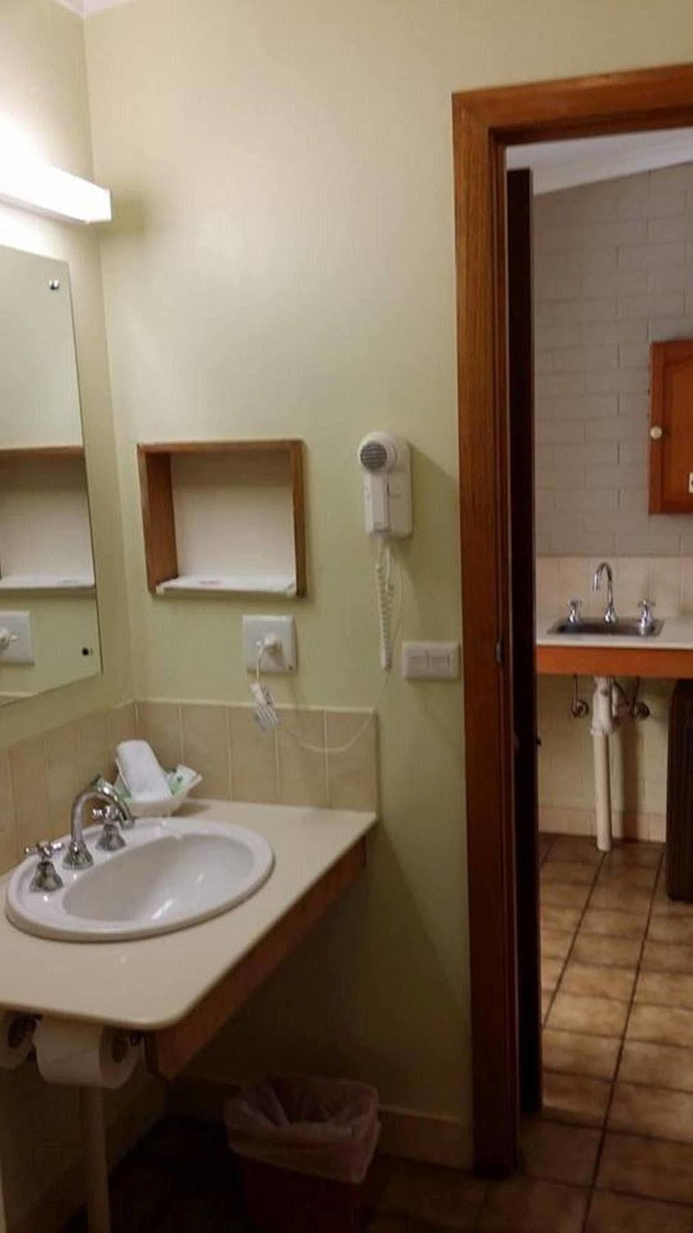 Elm Court 3*