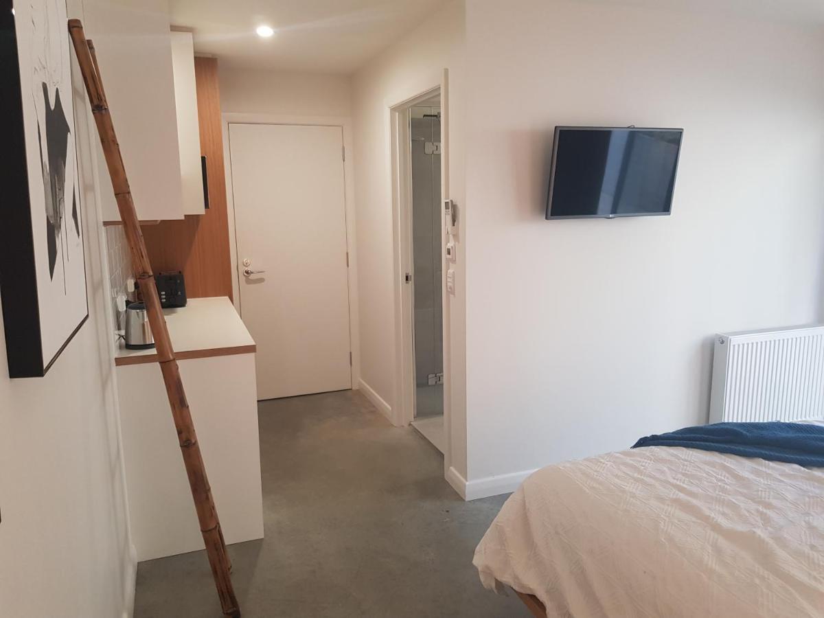 Homestay Modern, Private And Close To Town.