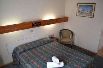 Elm Court 3* Albury